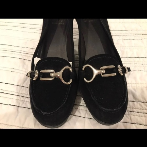 Pre loved pump by Stuart Weitzman 6 - Picture 1 of 8